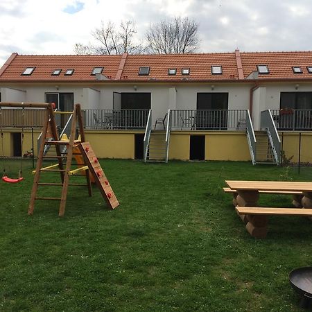 Apartmány Hlohovec Esterno foto
