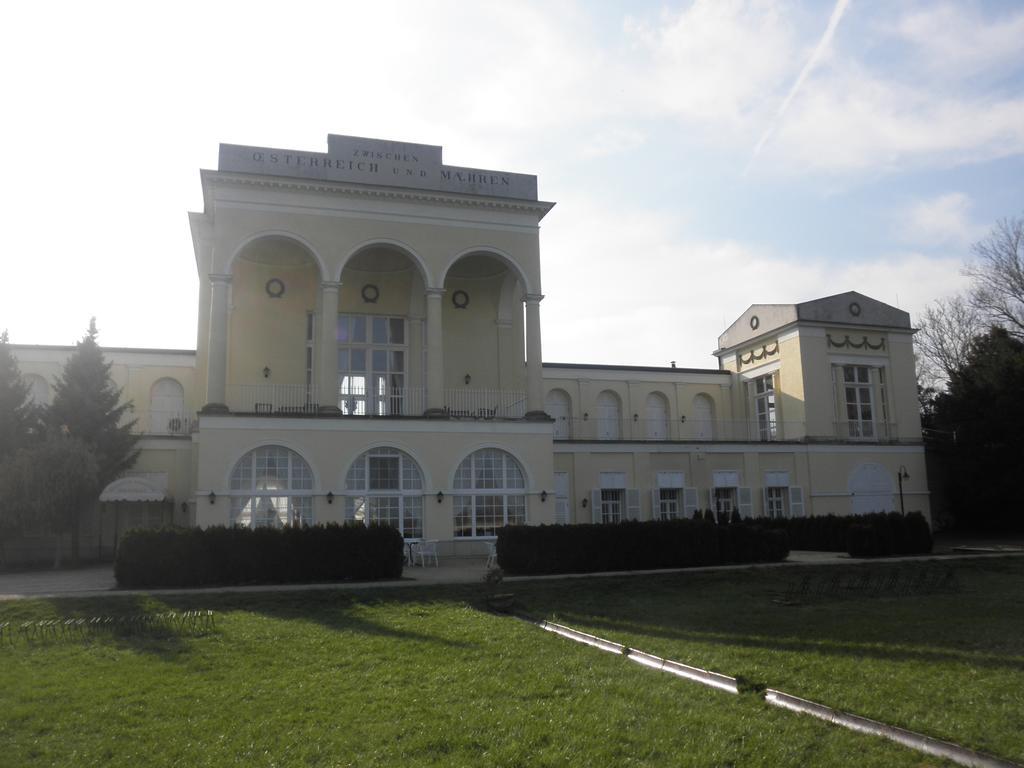Apartmány Hlohovec Esterno foto