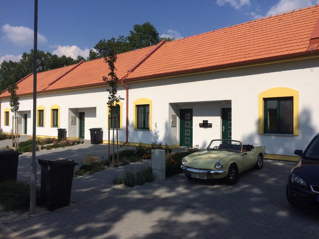 Apartmány Hlohovec Esterno foto