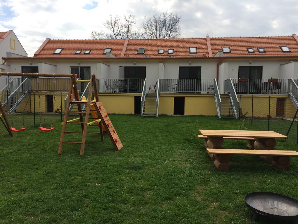 Apartmány Hlohovec Esterno foto